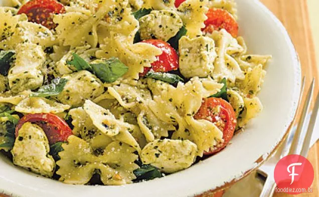 Macarrão com tomate e mussarela