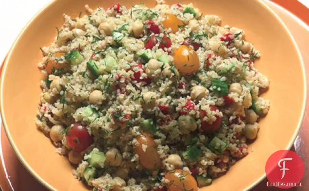 Bulgur, Feijão-Garbanzo E Salada De Pepino