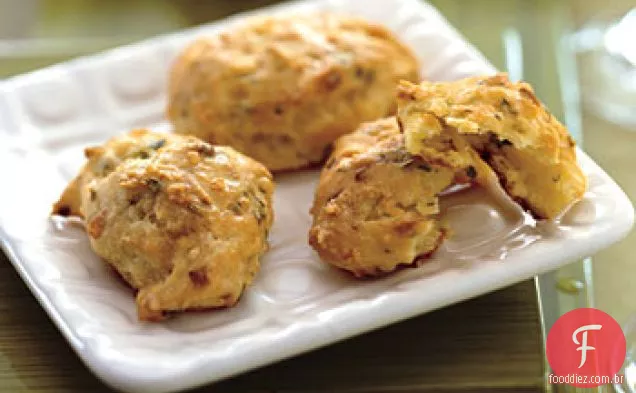 Sopros de Cheddar brancos com cebolinha