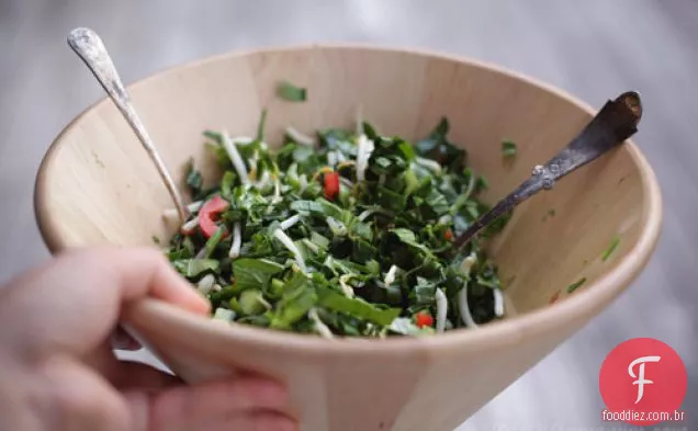 Salada De Verduras Asiáticas Com Szechuan, Óleo De Gergelim E Molho De Limão