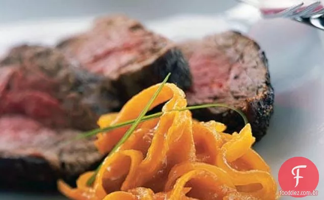 Lombo de carne com crosta de pimenta com marmelada de Kumquat
