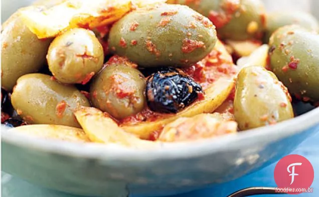 Azeitonas misturadas com Harissa e limões preservados