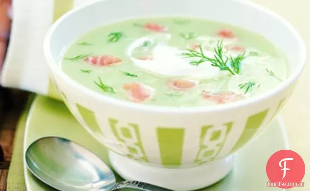 Sopa De Pepino Gelada Com Salmão Defumado E Endro