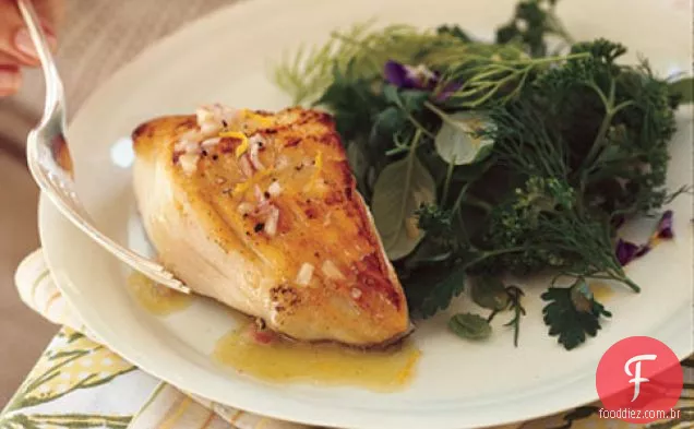 Bacalhau preto salteado com vinagrete de chalota-limão e erva fresca