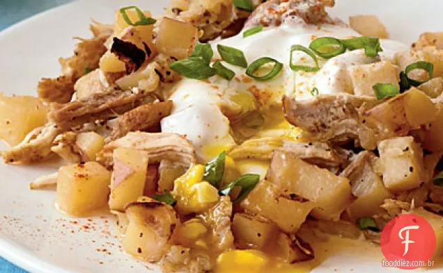 Carne de porco-batata Hash com ovos