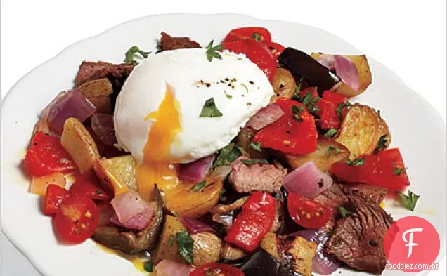 Bife Hash com ovos escalfados