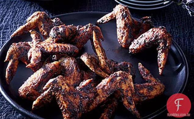 Asas de frango frito com molho de Feijão Preto
