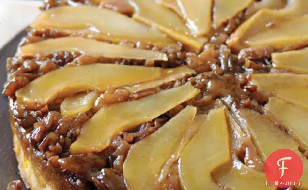 Pêra e Pecan bolo de cabeça para baixo