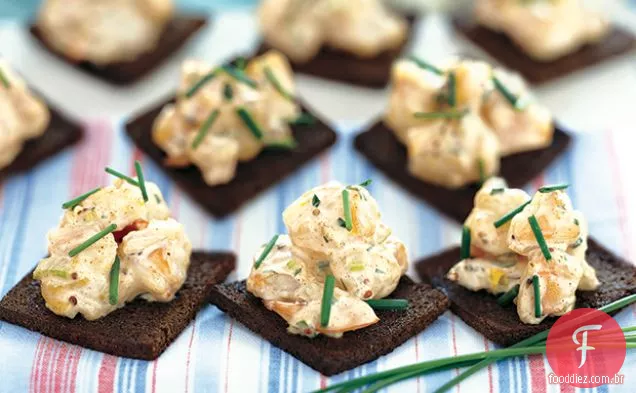 Camarão picante Rémoulade em torrada com manteiga de melaço