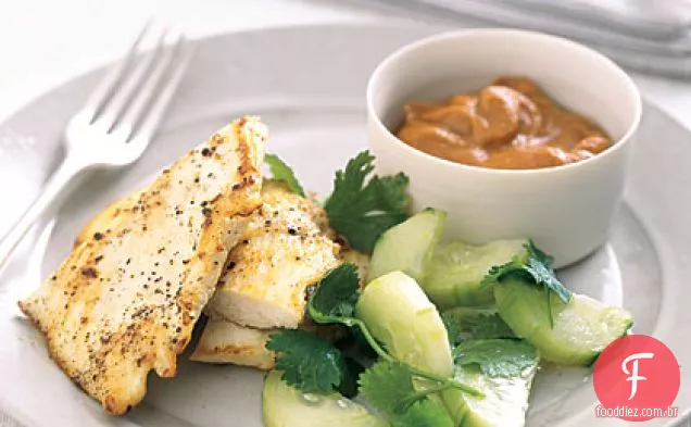 Frango salteado com molho de amendoim