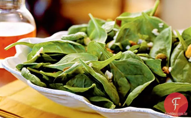 Salada de espinafre com gorgonzola, pistache e vinagrete de Geléia De Pimenta