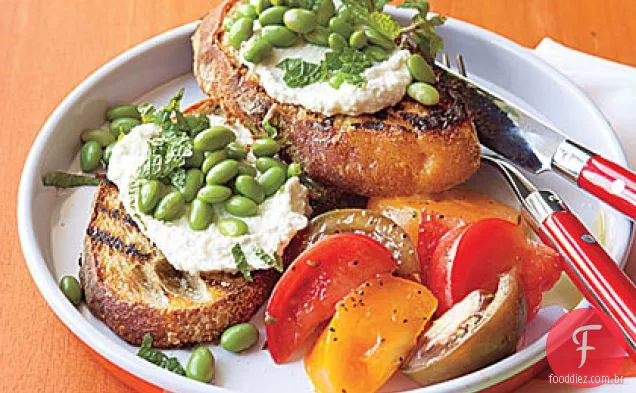 Bruschetta grelhada com Ricota e Edamame
