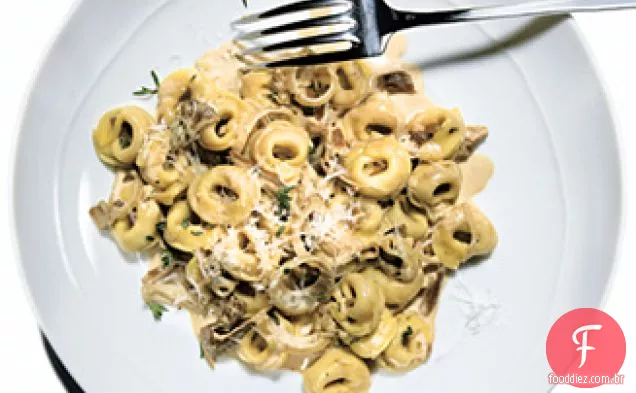 Tortellini com molho de cogumelos Porcini