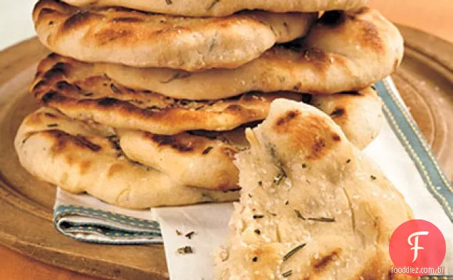 Pão Achatado De Alecrim Grelhado