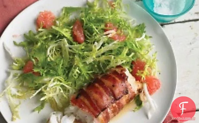 Bacalhau embrulhado em Bacon com Frisee