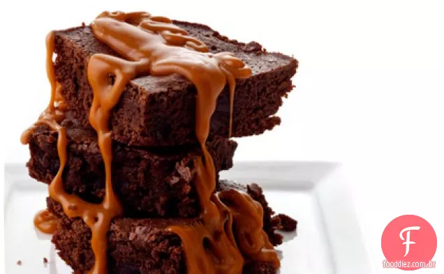 Brownies com molho de caramelo