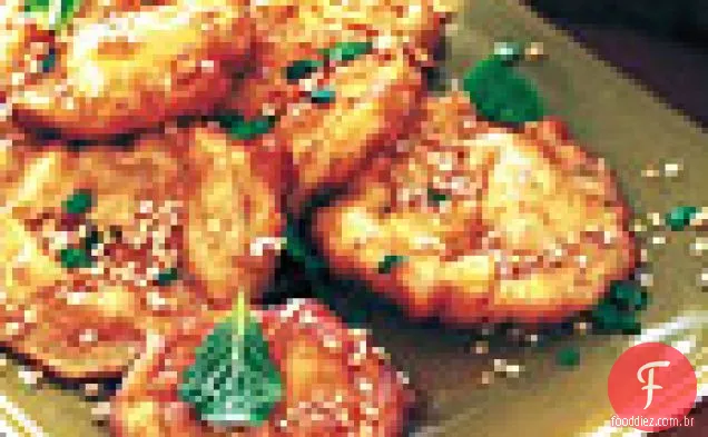 Berinjela frita com mel, hortelã e sementes de gergelim