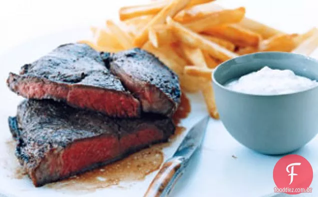 Bife grelhado com creme de rábano