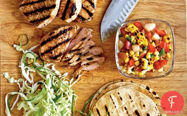 Tacos de porco grelhados com milho de Verão e Salsa nectarina