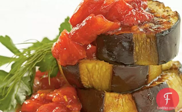 Azeite-berinjela refogada com molho de tomate fresco e romã