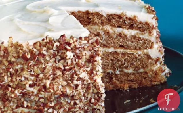 Bolo de camada de especiarias Pecan com cobertura de Cream Cheese