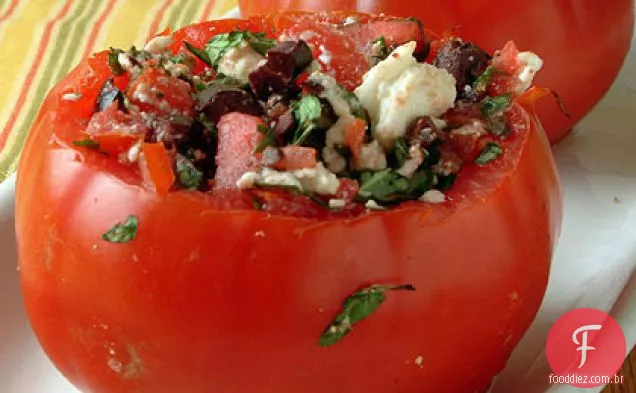 Tomates recheados com queijo e azeitona