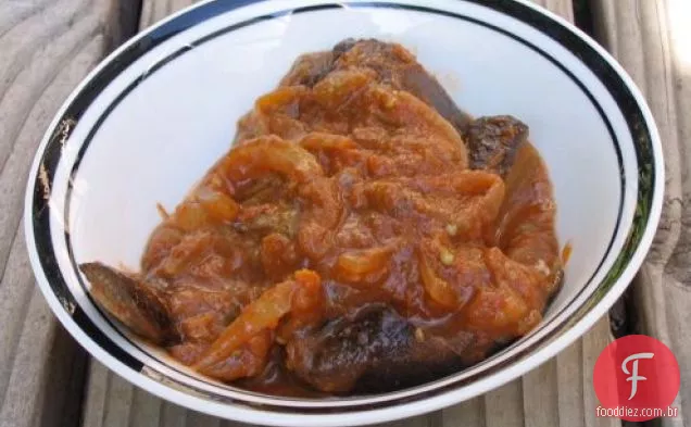 Saudável e delicioso: berinjela em molho de tomate picante