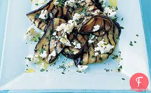 Beringela Marinada Grelhada Com Queijo Feta E Ervas