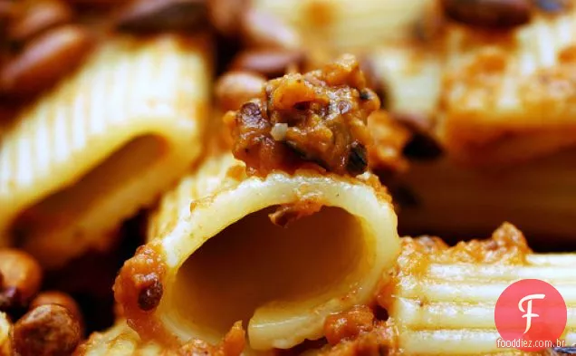 Rigatoni Com Purê De Berinjela