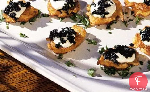 Batata Blini com creme de leite e Caviar