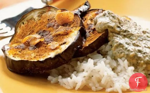 Berinjela com molho de espinafre e iogurte (Hariyali Kadhi)