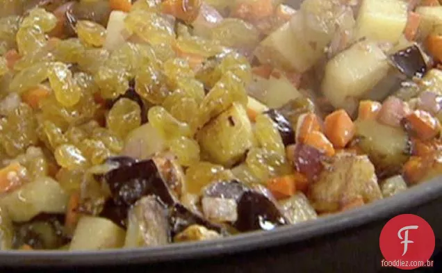 Caponata do Norte da Itália com batatas