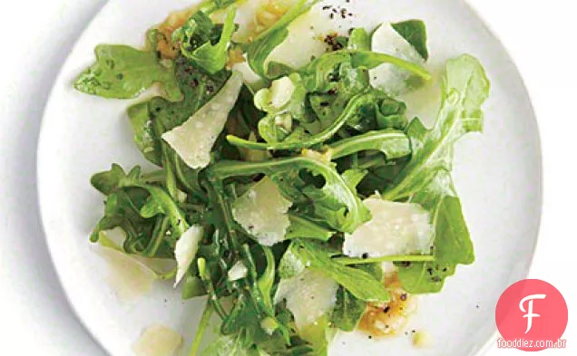 Salada de rúcula com vinagrete César