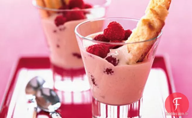 Mousse de Marsala e Mascarpone com bolo de libra e bagas