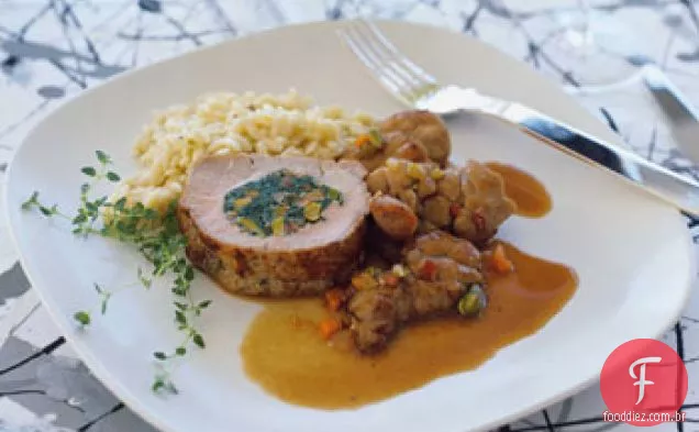 Lombo de vitela recheado com vegetais com pães doces