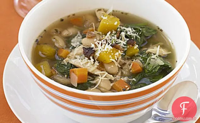 Sopa Toscana de frango, feijão e espinafre