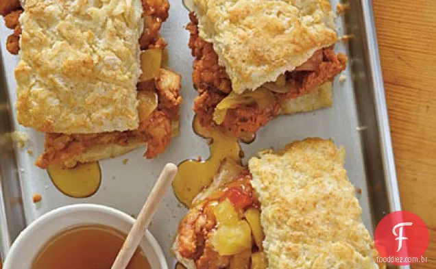 Coxas De Frango Frito E Biscoitos