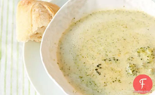 Sopa de brócolis e queijo