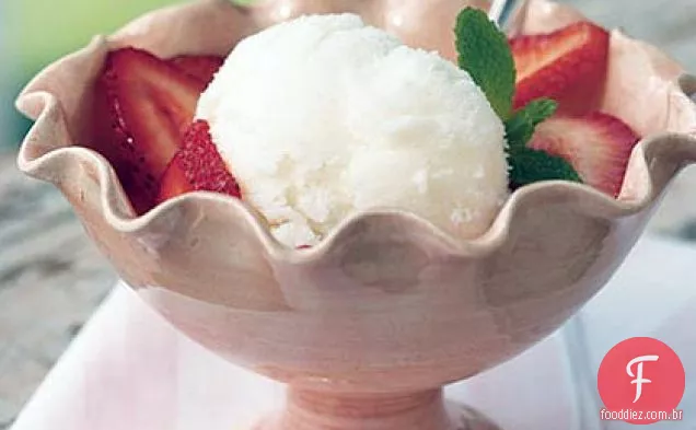 Sorbet de leitelho com morangos