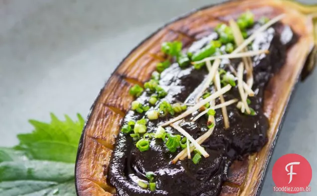 Nasu Dengaku (berinjela grelhada com molho de missô doce)