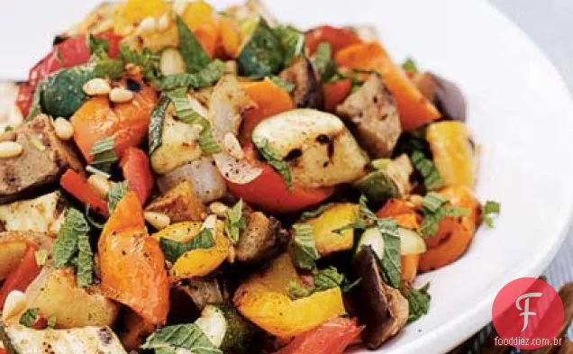 Salada grelhada de berinjela e pimenta