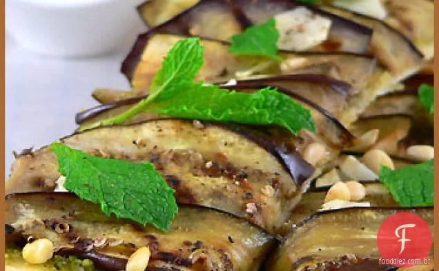 Pizza De Berinjela Com Pesto Fresco E Pinhões