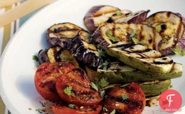 Berinjela grelhada, tomate e abobrinha