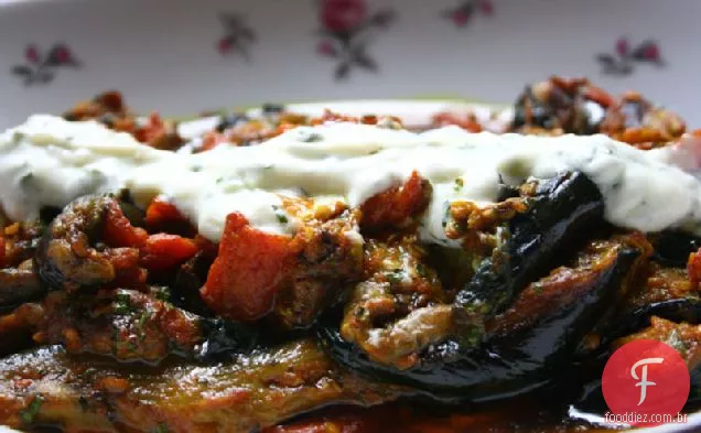 Burani Bonjon (berinjela assada picante)