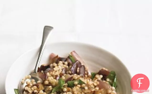 Salada De Berinjela Com Cuscuz Israelense E Manjericão