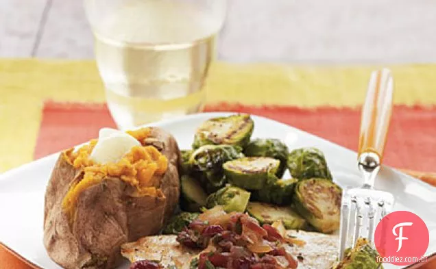 Costeletas de Peru grelhadas com Salsa de cebola caramelizada com Cranberry