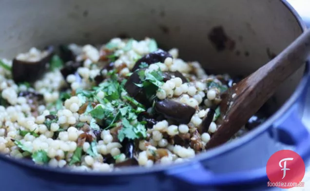 Berinjela Assada E Salada De Cuscuz Israelense