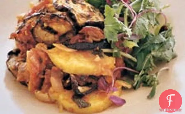 Caçarola De Berinjela E Polenta Em Camadas