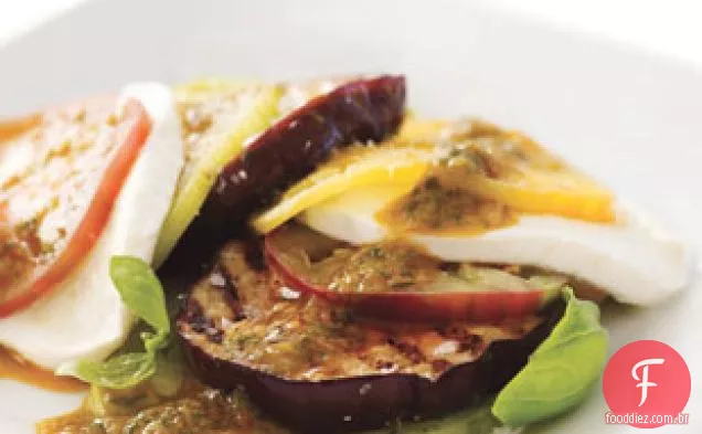 Caprese De Berinjela Com Tomate Grelhado E Vinagrete De Manjericão