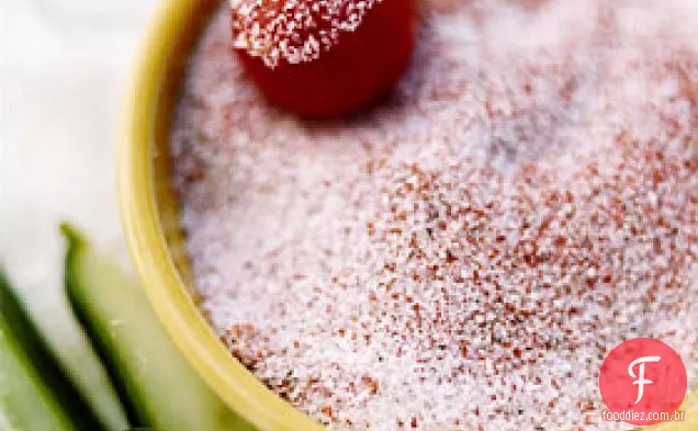 Tomates cereja e lanças de pepino com sal temperado